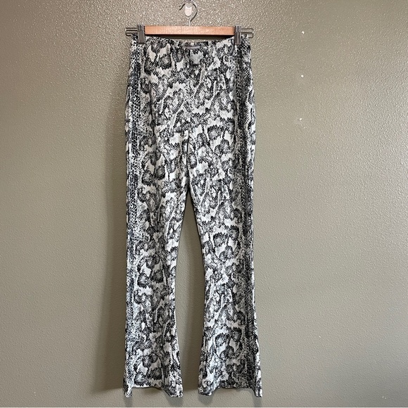 Urban Outfitters Allie Printed Kick Flare Pant- Medium - Picture 6 of 14